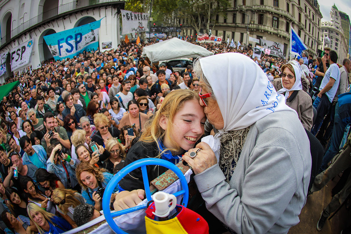 Fotógrafo Estanislao Santos - Estanislao Santos fotógrafo | Registro fotográfico: Ronda de Madres en Buenos Aires, Argentina